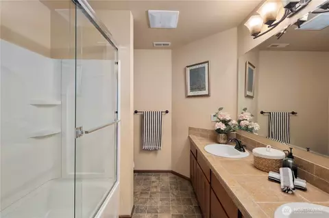 Bath - 3130 171st Pl SE, Bothell, WA 98012 photo 5 of 6