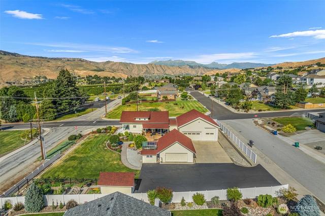 800 Autumn Crest Dr, Wenatchee, WA 98801