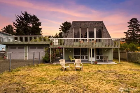 912 Surf St, Westport, WA 98595