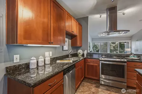 130 105th Ave SE #316, Bellevue, WA 98004