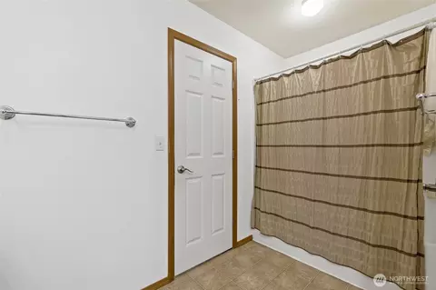 Bath - 908 Daffodil Ave NE, Orting, WA 98360 photo 4 of 4