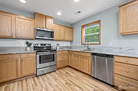 Kitchen - 908 Daffodil Ave NE, Orting, WA 98360 photo 3 of 3