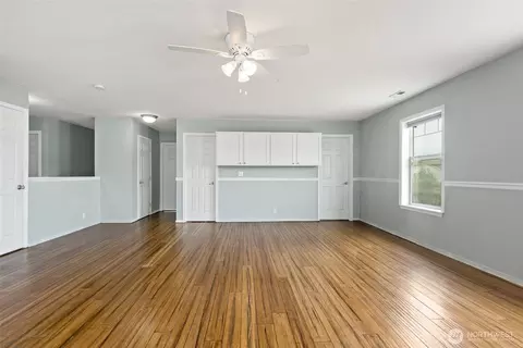 Living - 908 Daffodil Ave NE, Orting, WA 98360 photo 7 of 8