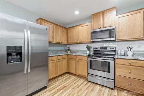 Kitchen - 908 Daffodil Ave NE, Orting, WA 98360 photo 2 of 3