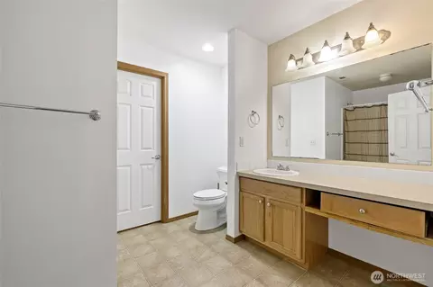 Bath - 908 Daffodil Ave NE, Orting, WA 98360 photo 3 of 4