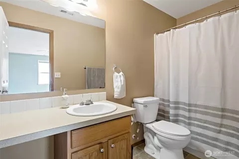 Bath - 908 Daffodil Ave NE, Orting, WA 98360 photo 2 of 4