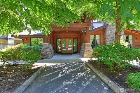 18707 SE Newport Way #303, Issaquah, WA 98027