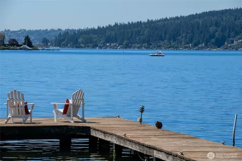 11055 SE Lake Rd, Bellevue, WA 98004