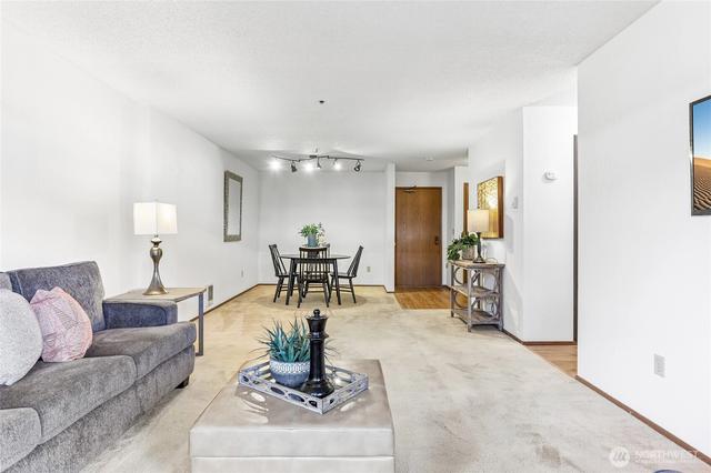 18620 52nd Ave W #116, Lynnwood, WA 98037