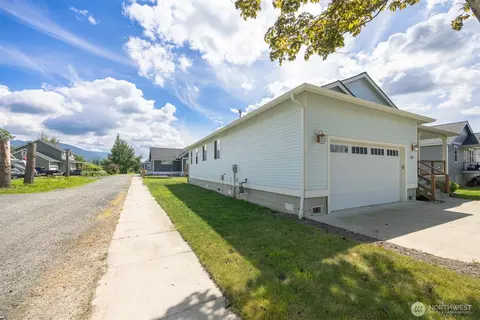 533 Second St, Sumas, WA 98295 photo 2