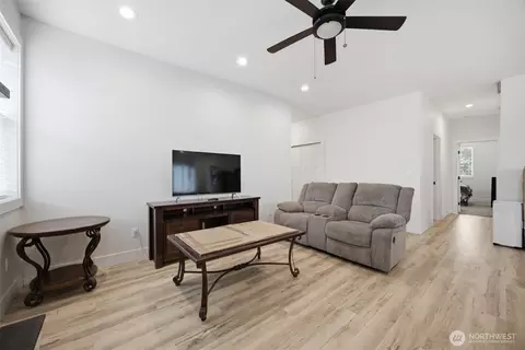 533 Second St, Sumas, WA 98295 photo 9