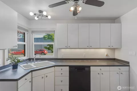 Kitchen - 1447 9th Ave, Longview, WA 98632 photo 1 of 4