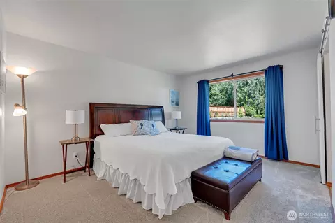 Bedroom - 451 Rhododendron Dr, Sequim, WA 98382 photo 2 of 5