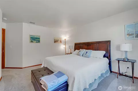 Bedroom - 451 Rhododendron Dr, Sequim, WA 98382 photo 3 of 5