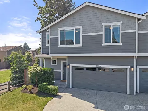 1208 170th St SW #A, Lynnwood, WA 98037