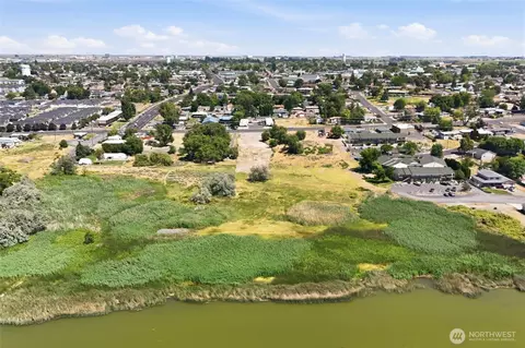 1042 S Division St, Moses Lake, WA 98837