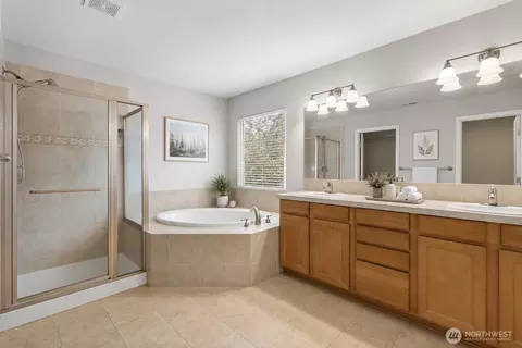 Bath - 2928 182nd Pl SE, Bothell, WA 98012 photo 1 of 2