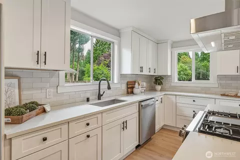 Kitchen - 4720 224th St SE, Bothell, WA 98021 photo 4 of 5