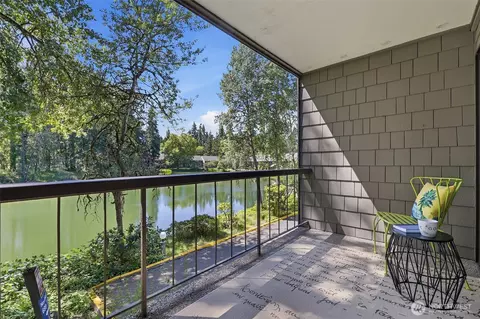 6858 139th Ave NE #705, Redmond, WA 98052