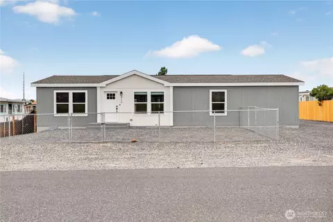 412 SW Thunderbird Way, Mattawa, WA 99349