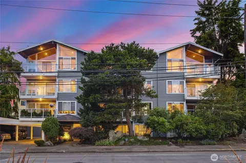 5249 40th Ave NE #402, Seattle, WA 98105