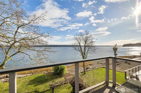1100 E Treasure Island Dr, Allyn, WA 98524