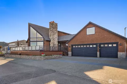 301 Driftwood Shores Rd, Camano Island, WA 98282