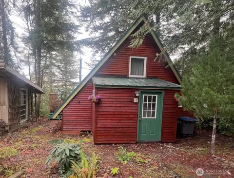 41 N Diamondhead Dr, Lilliwaup, WA 98555