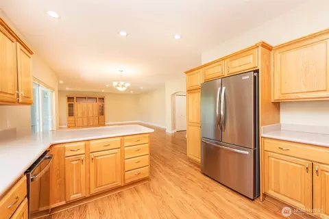 Kitchen - 400 Blakely Blvd, Sequim, WA 98382 photo 4 of 4