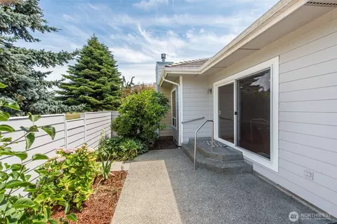 Exterior - 400 Blakely Blvd, Sequim, WA 98382 photo 6 of 10