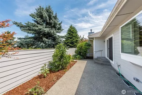 Exterior - 400 Blakely Blvd, Sequim, WA 98382 photo 4 of 10