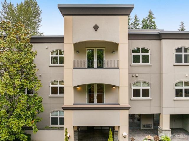 10398 NE 17th St #206, Bellevue, WA 98004