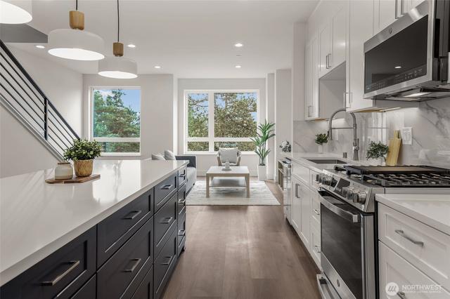 8923 166th Ave NE #101, Redmond, WA 98052
