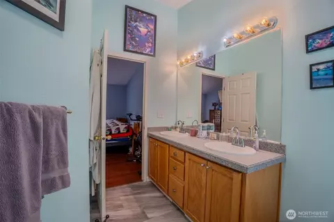 Bath - 561 Cedar Hill Rd, Eastsound, WA 98245 photo 4 of 4
