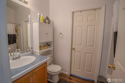 Bath - 561 Cedar Hill Rd, Eastsound, WA 98245 photo 1 of 4