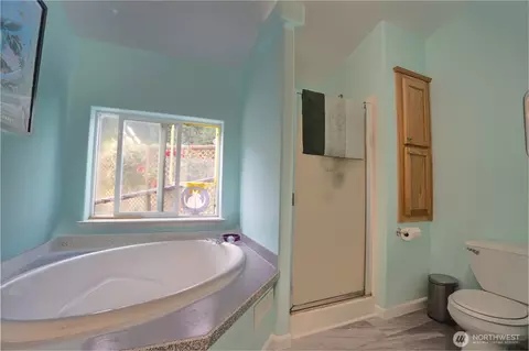 Bath - 561 Cedar Hill Rd, Eastsound, WA 98245 photo 3 of 4