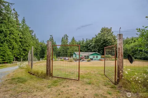 Exterior - 561 Cedar Hill Rd, Eastsound, WA 98245 photo 4 of 5