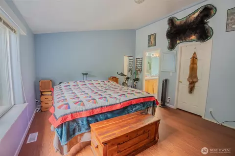 Bedroom - 561 Cedar Hill Rd, Eastsound, WA 98245 photo 6 of 6