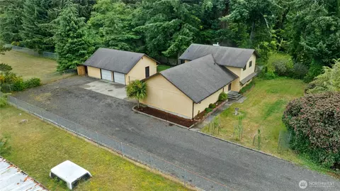 236 E Woodhill Ave, Westport, WA 98595