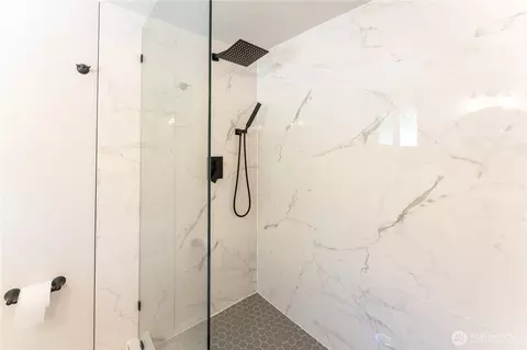 Bath - 607 244th St SW, Bothell, WA 98021 photo 2 of 4