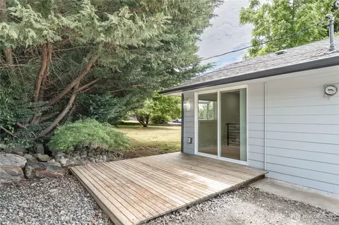 Exterior - 607 244th St SW, Bothell, WA 98021 photo 5 of 9
