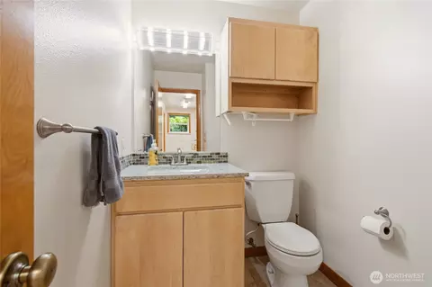 Bath - 18108 SE 440th St, Enumclaw, WA 98022 photo 1 of 5