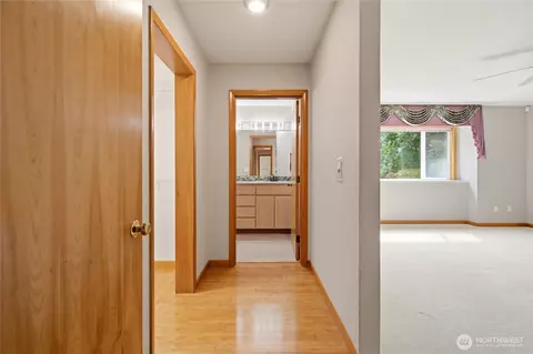 Entry Way - 18108 SE 440th St, Enumclaw, WA 98022 photo 2 of 2