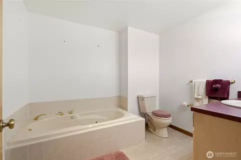 Bath - 18108 SE 440th St, Enumclaw, WA 98022 photo 4 of 5