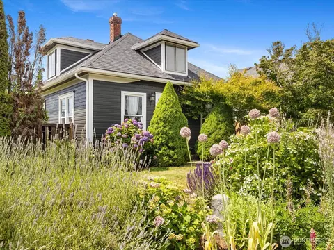 Exterior - 1218 E Marine View Dr, Everett, WA 98201 photo 2 of 8