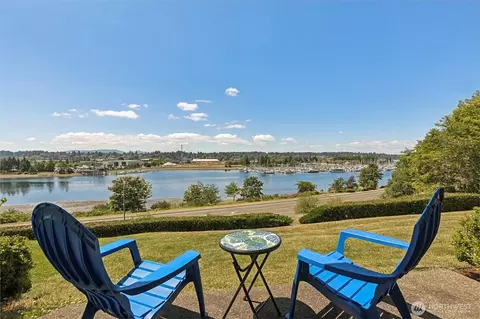 920 E Bay Dr NE #2D-101, Olympia, WA 98506