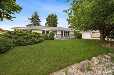 1005 17th St NW, Puyallup, WA 98371