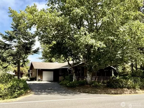 504 Duck Lake Dr SE, Ocean Shores, WA 98569