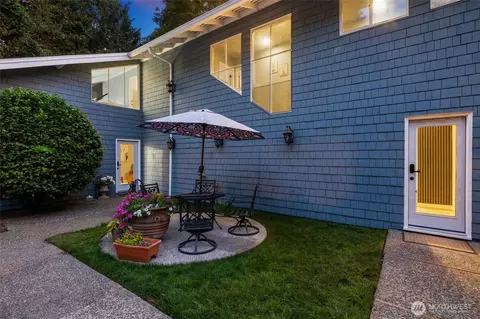 3204 142nd Pl NE, Bellevue, WA 98007