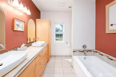 Bath - 91 Stone Farm Rd, Sequim, WA 98382 photo 1 of 4